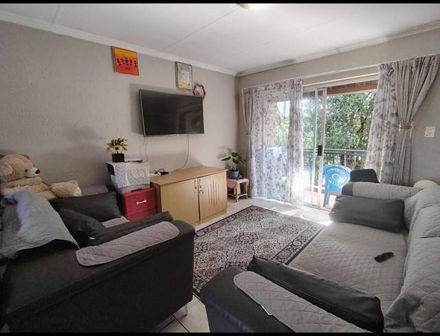 2 BEDROOM APARTMENT FOR SALE IN HEUWELSIG ESTATE